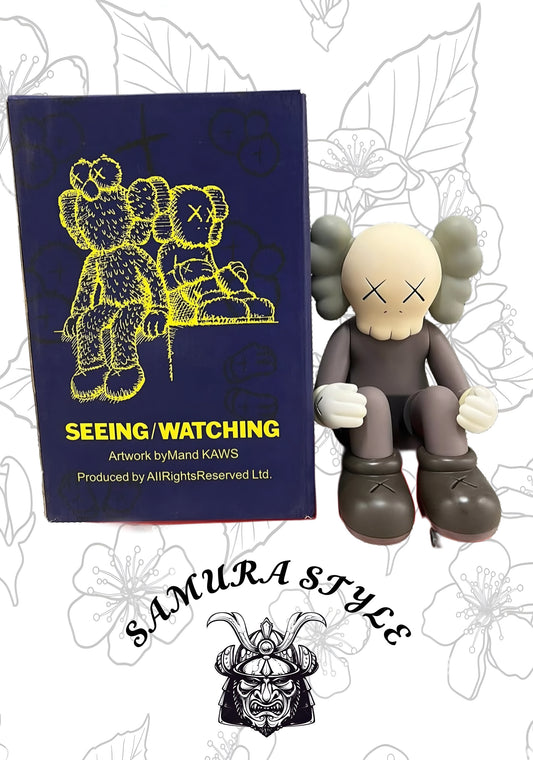 KAWS Gris oscuro tono café con ojos negros