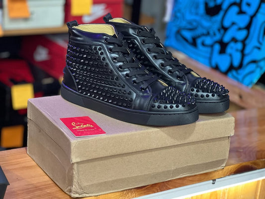 CHRISTIAN LOUBOUTIN SUELA ROJA DE BOTA ESPIGAS