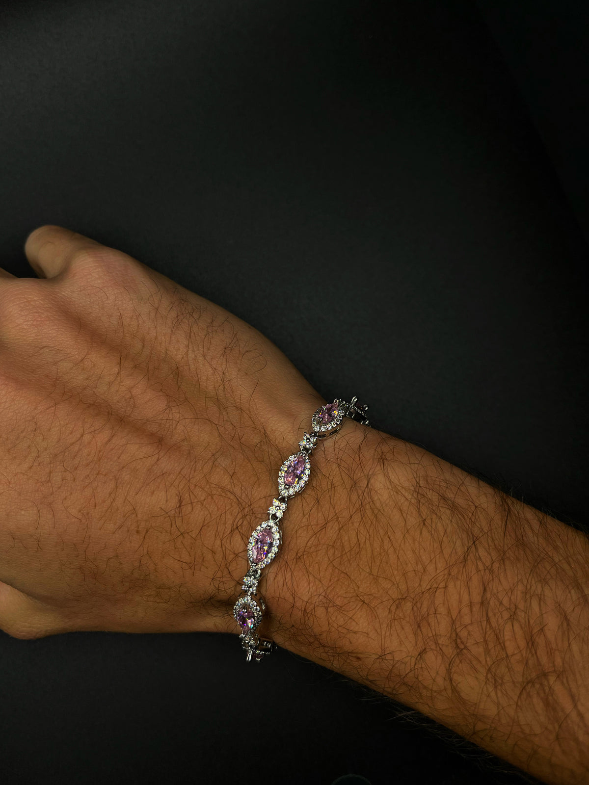 Pulsera con gotas de ojos y múltiples flores